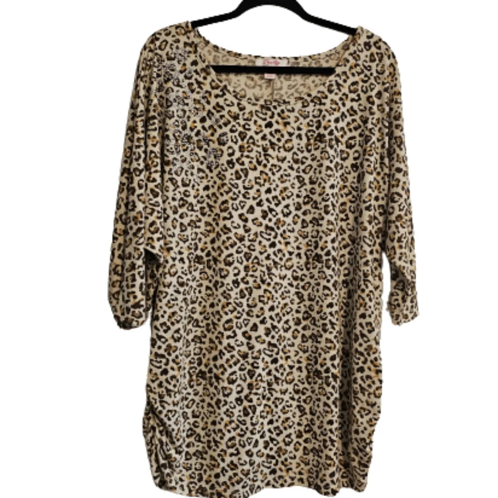 Zena Leopard Print Top with bling!   NWOT